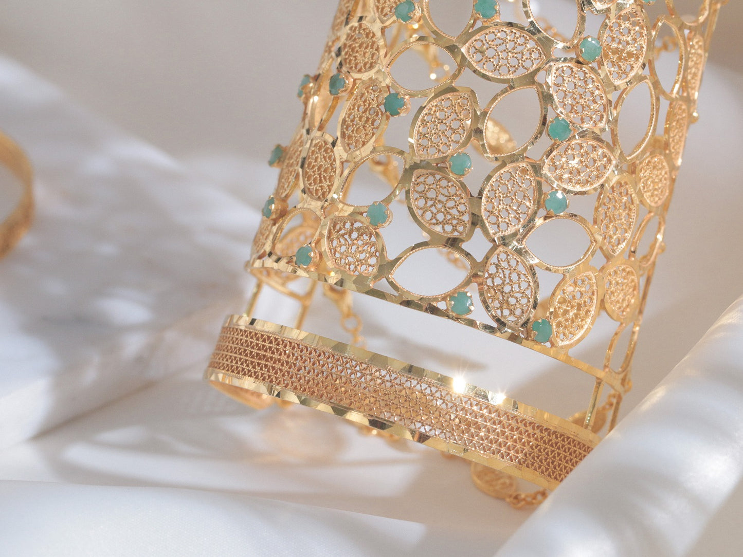 Ibtihal Emeralds Filigree Swar