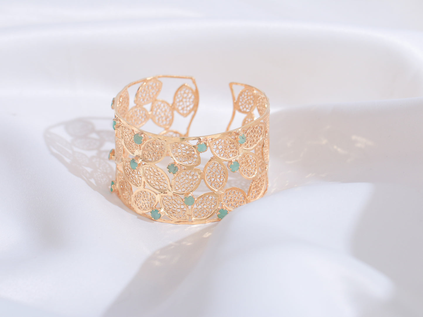 Ibtihal Emeralds Filigree Deblij