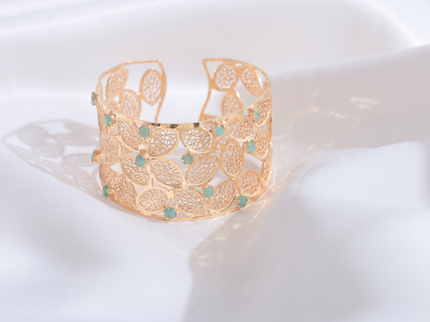 Ibtihal Emeralds Filigree Deblij
