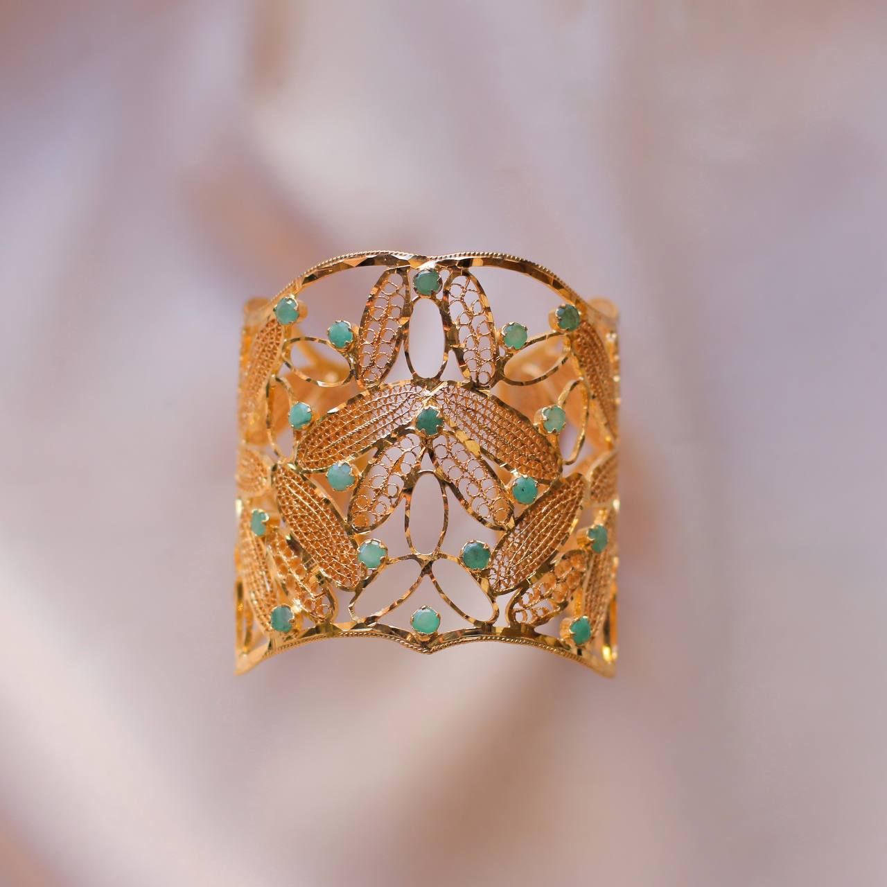 Emeralds Filigree Bangle (Small Swar)