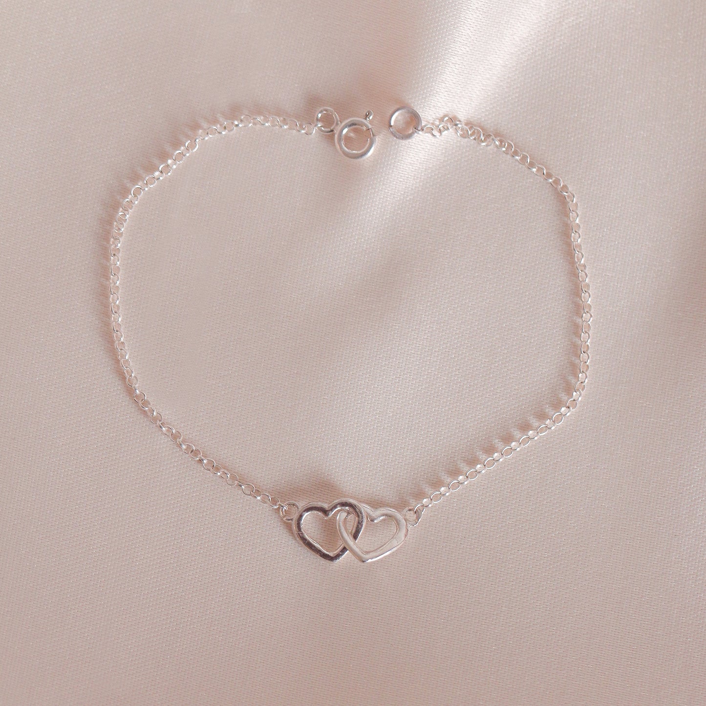 Intertwined Hearts Bracelet (White)