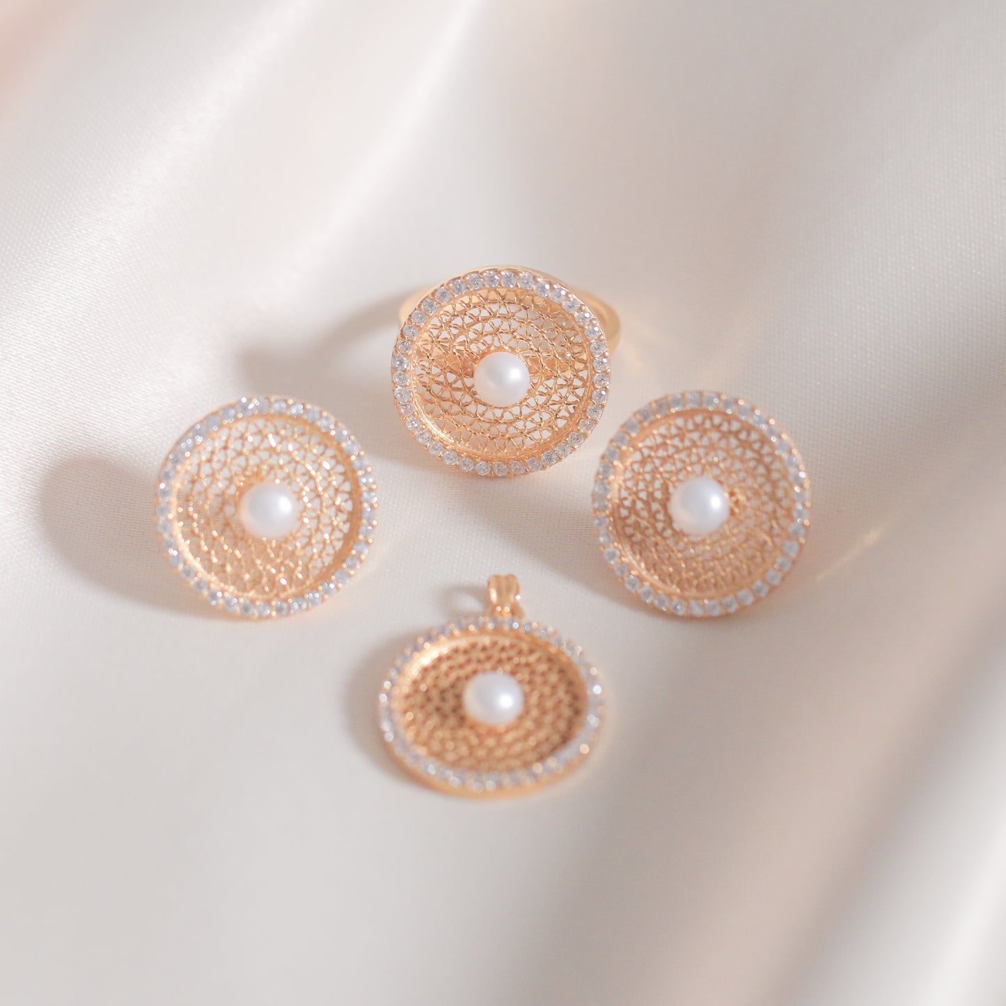 Min Pearls With Zircon Set