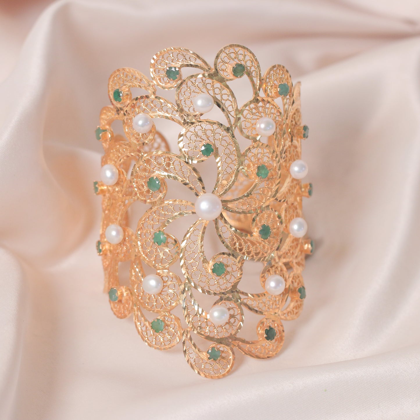 Curcila Emeralds & Pearls Swar