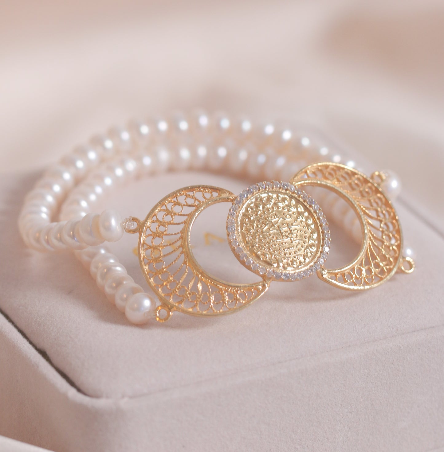 Lira & Pearls Elastic Bracelet