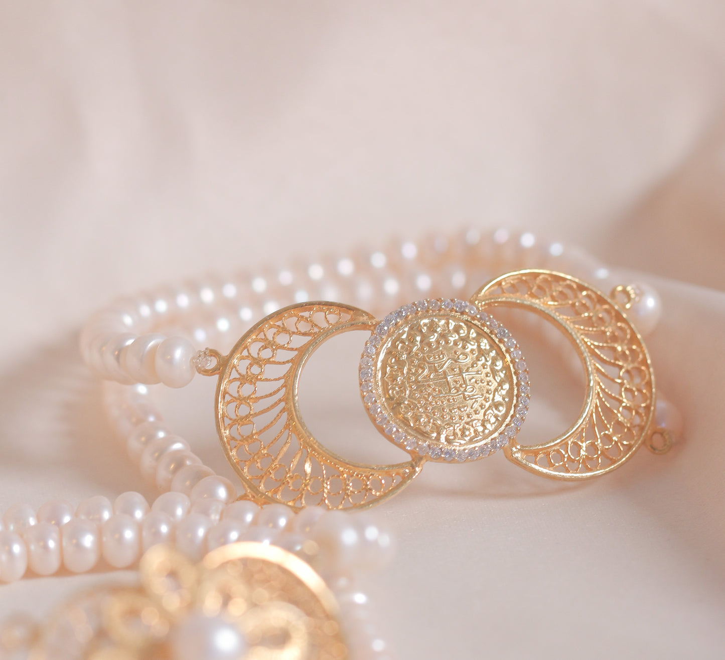 Lira & Pearls Elastic Bracelet