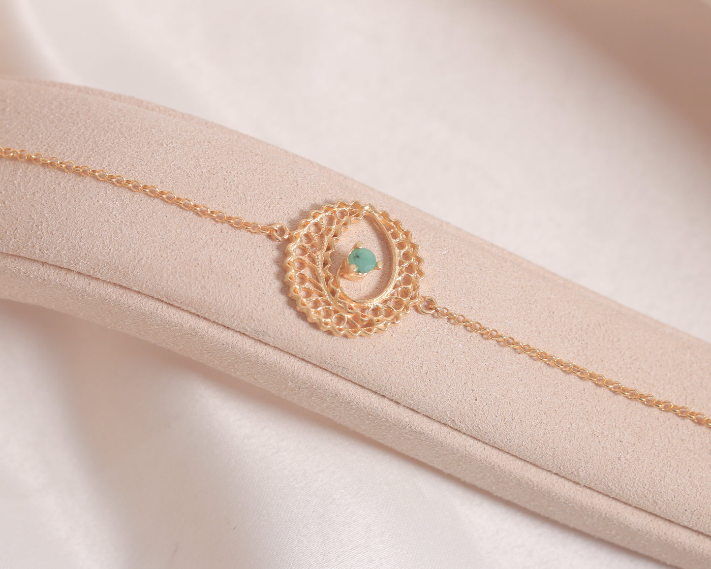 Round Filigree & Emeralds Bracelet