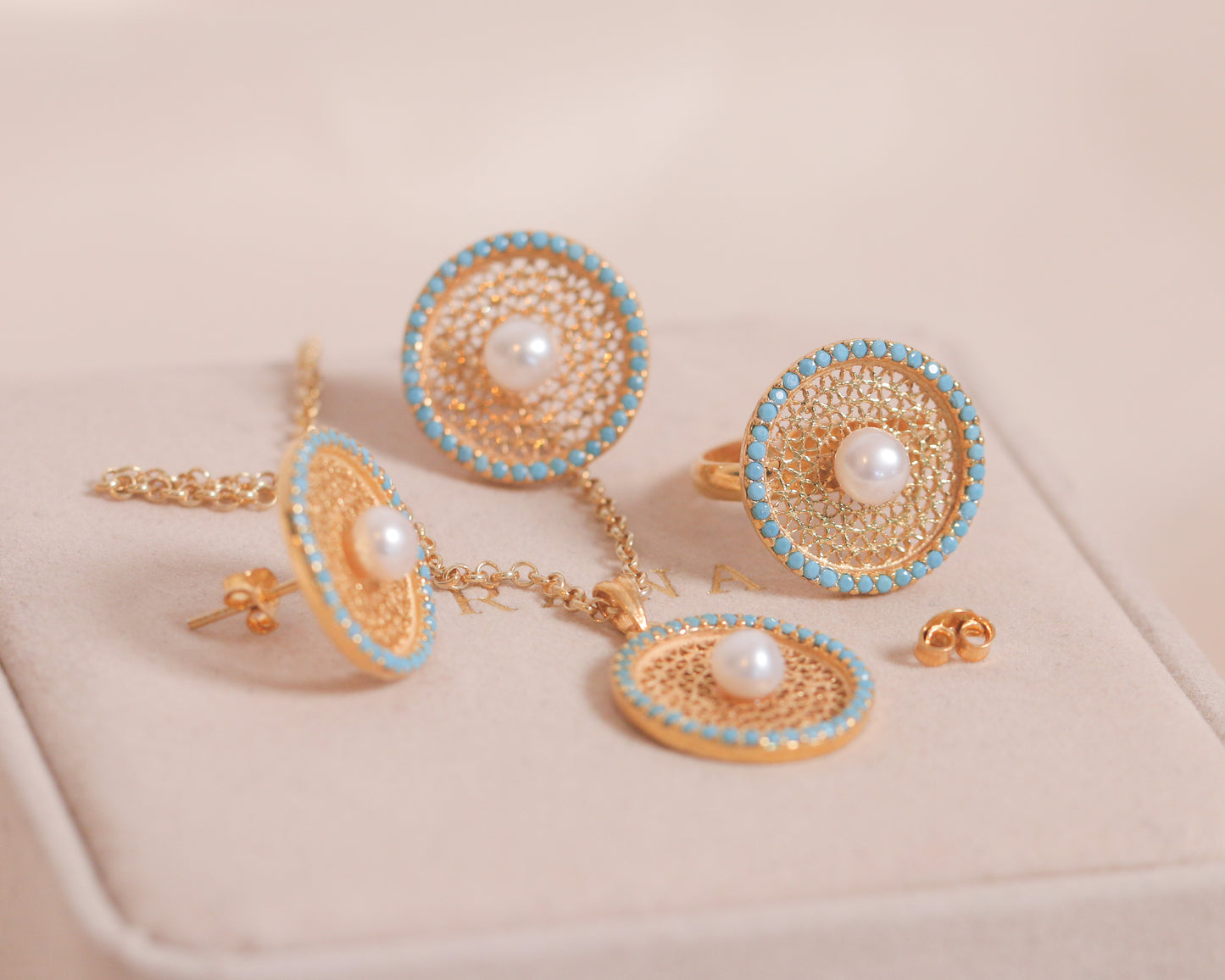 Fairuz & Pearls Filigree Set