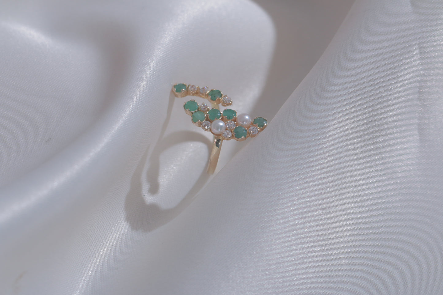 Cluster Pearls & Emeralds Ring (18k Gold)