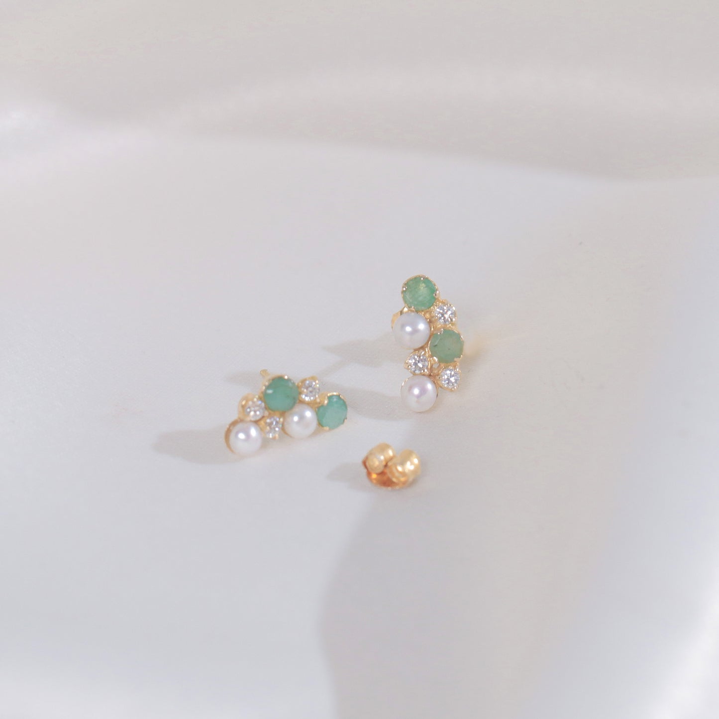 Small Cluster Pearls Emeralds Earrings (18k)