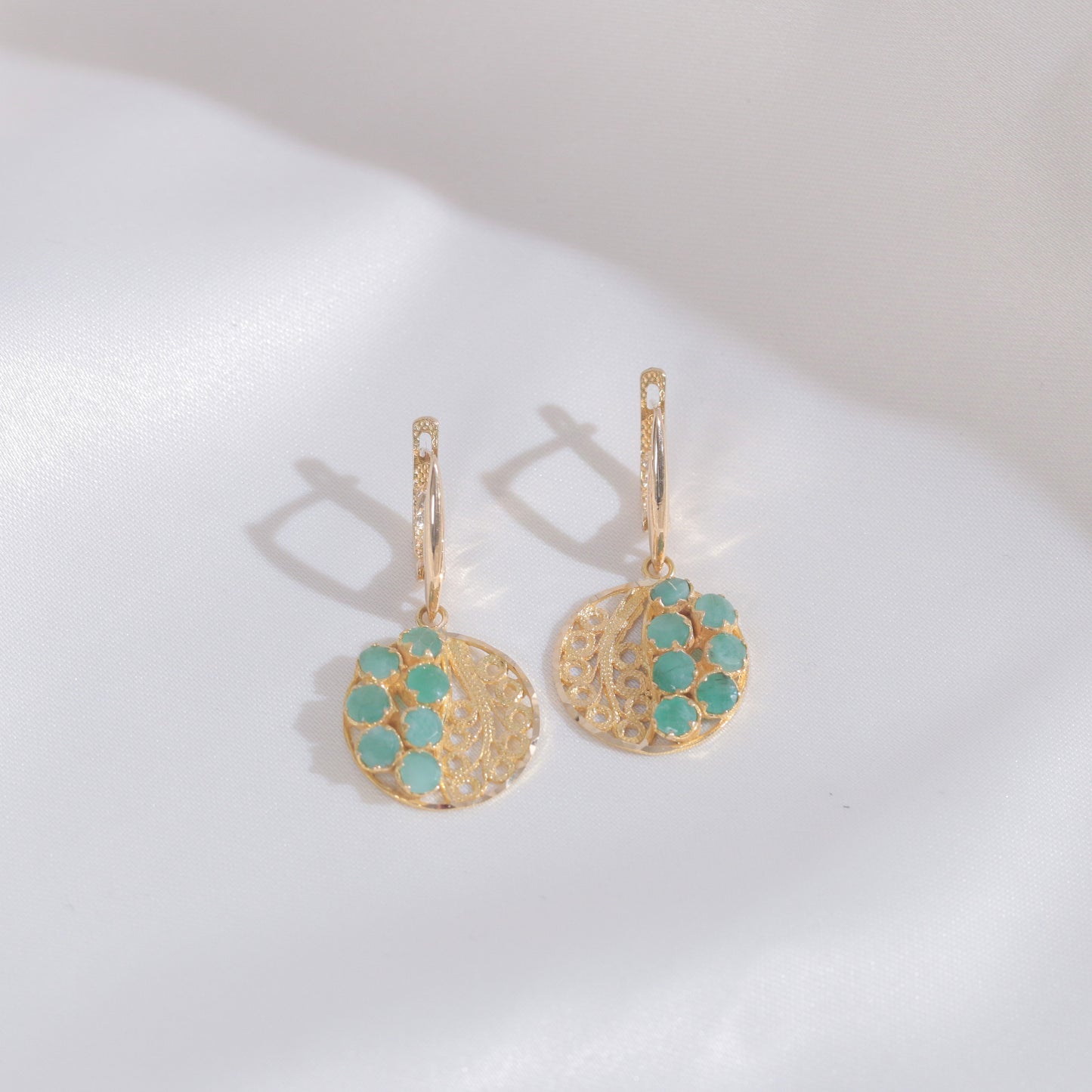East&West Filigree Emeralds Earrings (18k Gold)