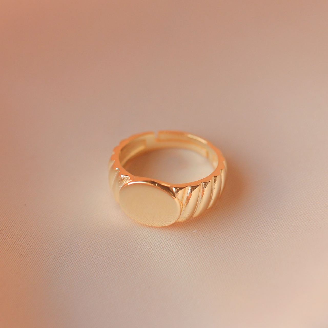 Sada & Wavy Minimali Ring