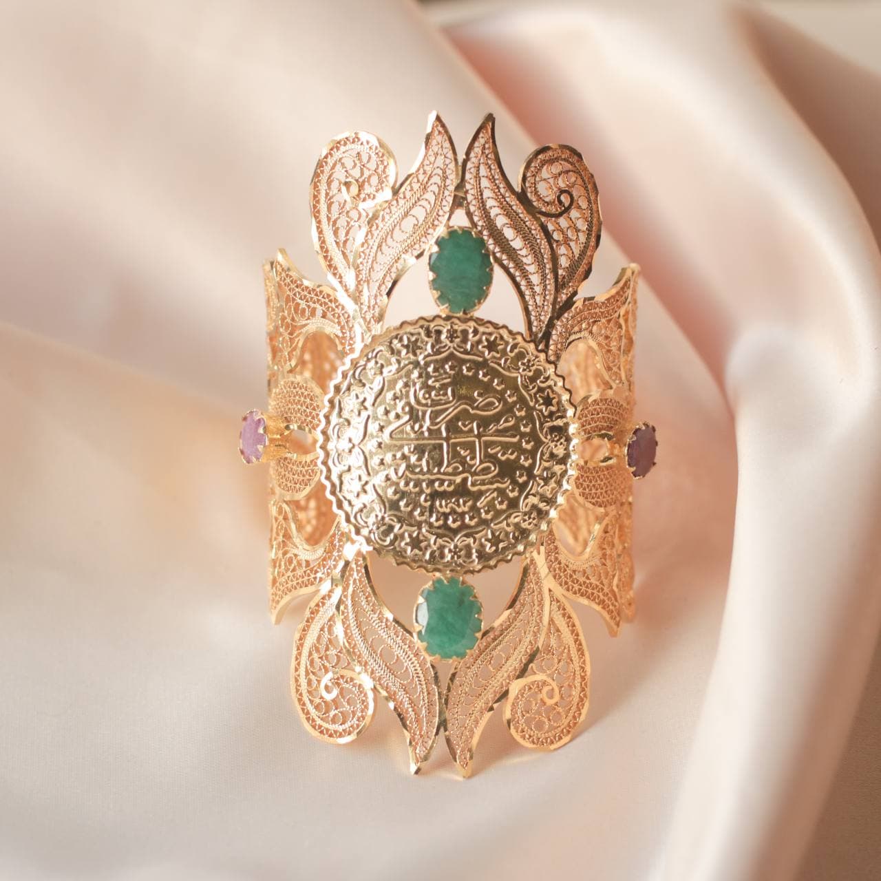 Lira Centered Swar Emeralds (فردة)